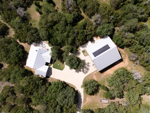 420 Private Road 1400 E