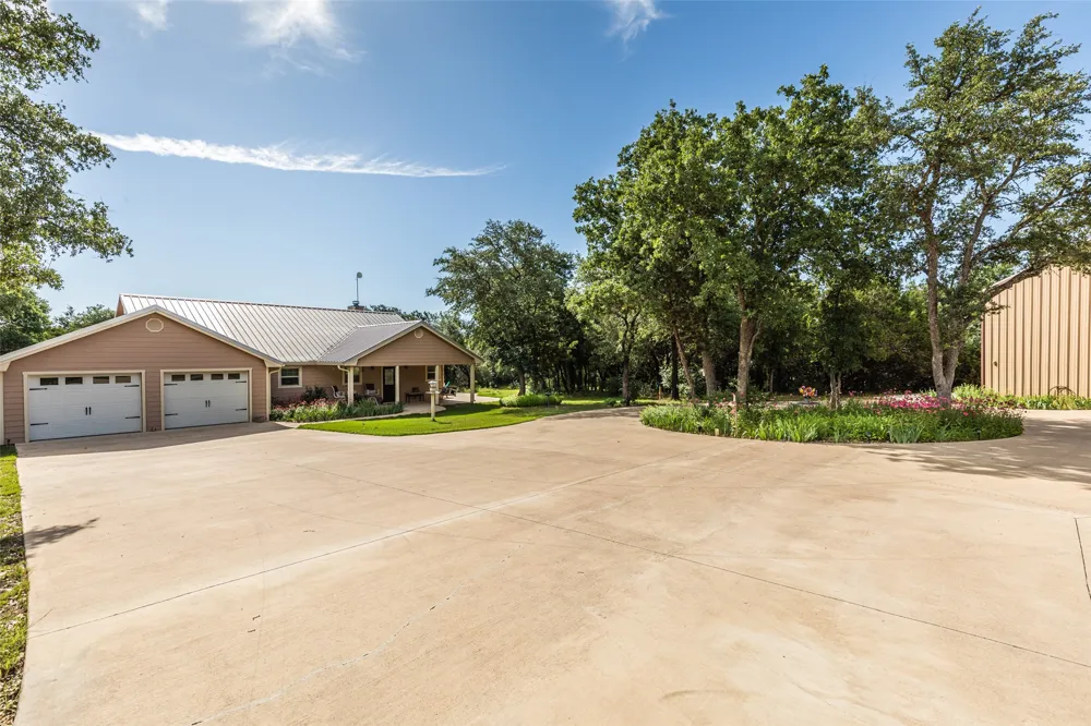 420 Private Road 1400 E Morgan, TX 76671