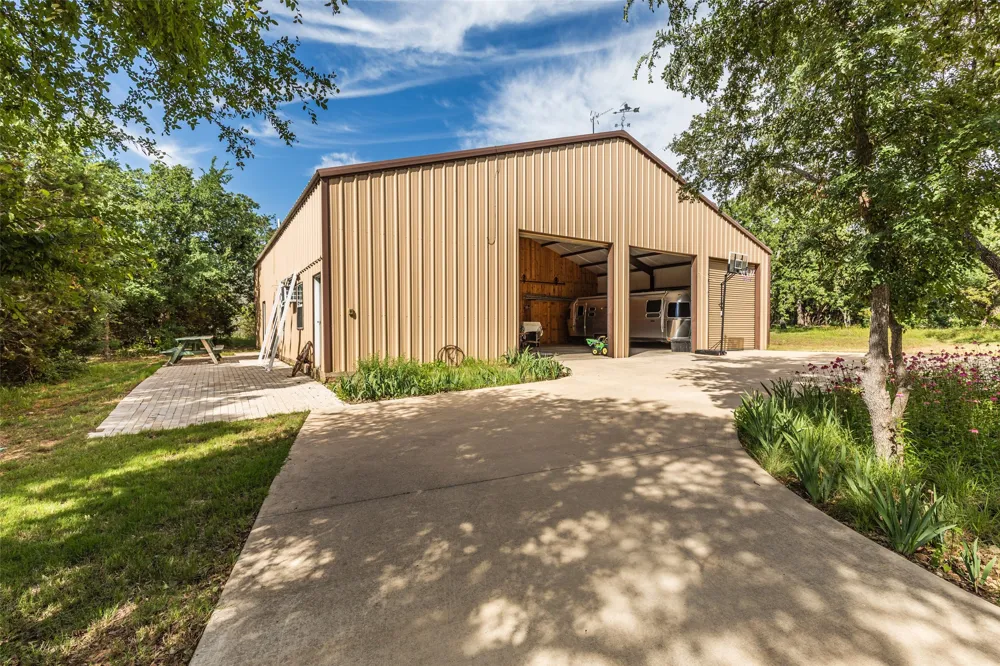 420 Private Road 1400 E Morgan, TX 76671