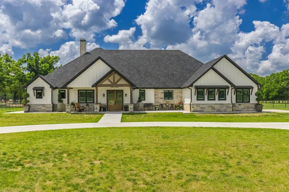 300 County Road 3636 Road Dike, TX 75437