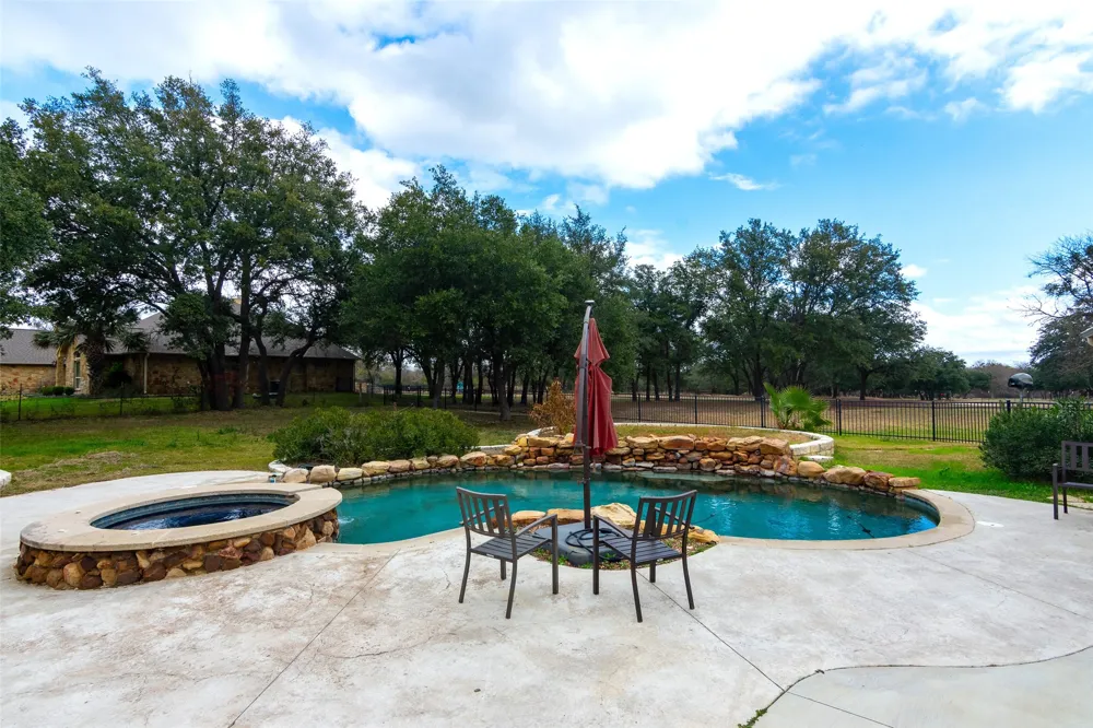1367 Indian Pass Salado, TX 76571
