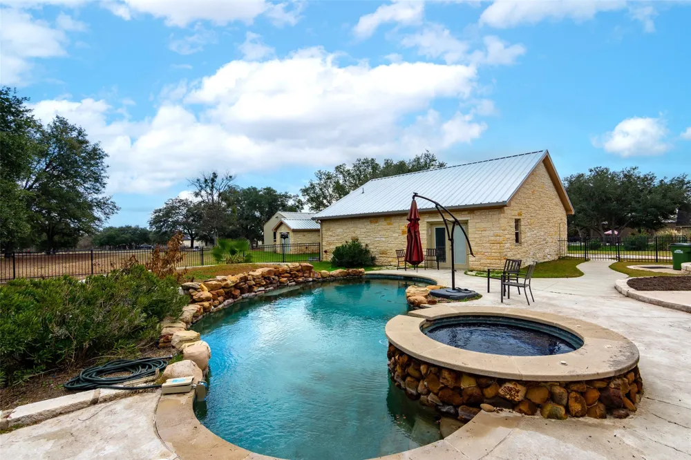 1367 Indian Pass Salado, TX 76571