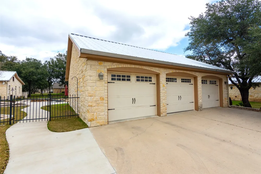 1367 Indian Pass Salado, TX 76571