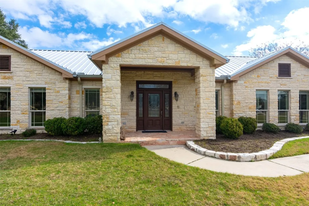 1367 Indian Pass Salado, TX 76571