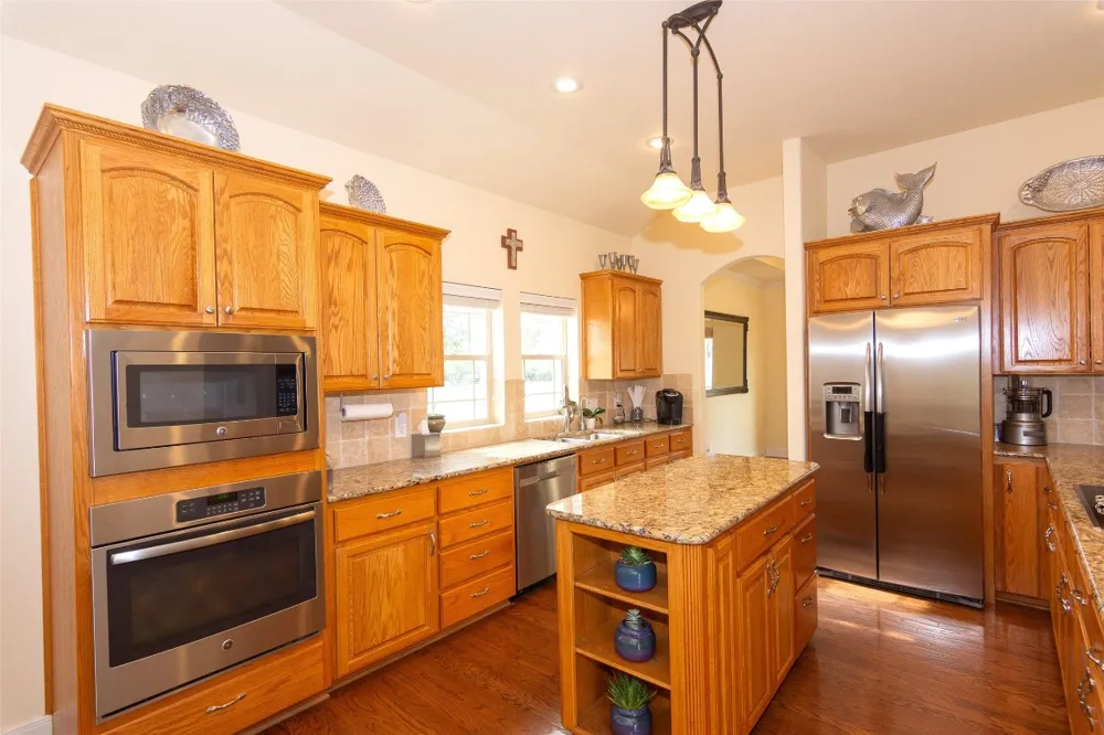 1367 Indian Pass Salado, TX 76571