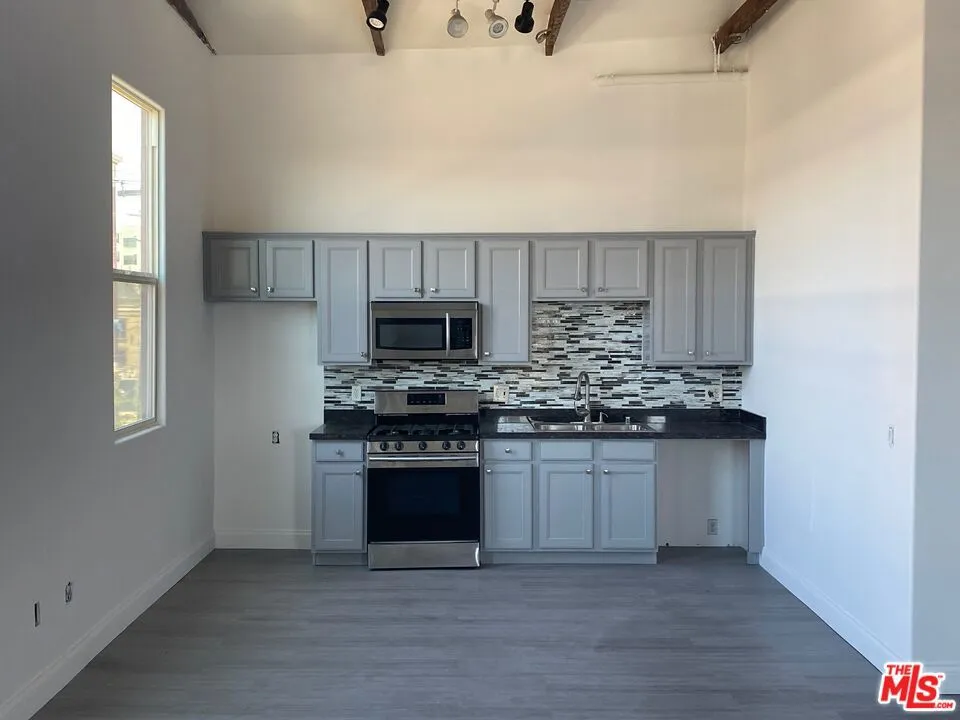 726 S Santa Fe Avenue #303 Los Angeles, CA 90021