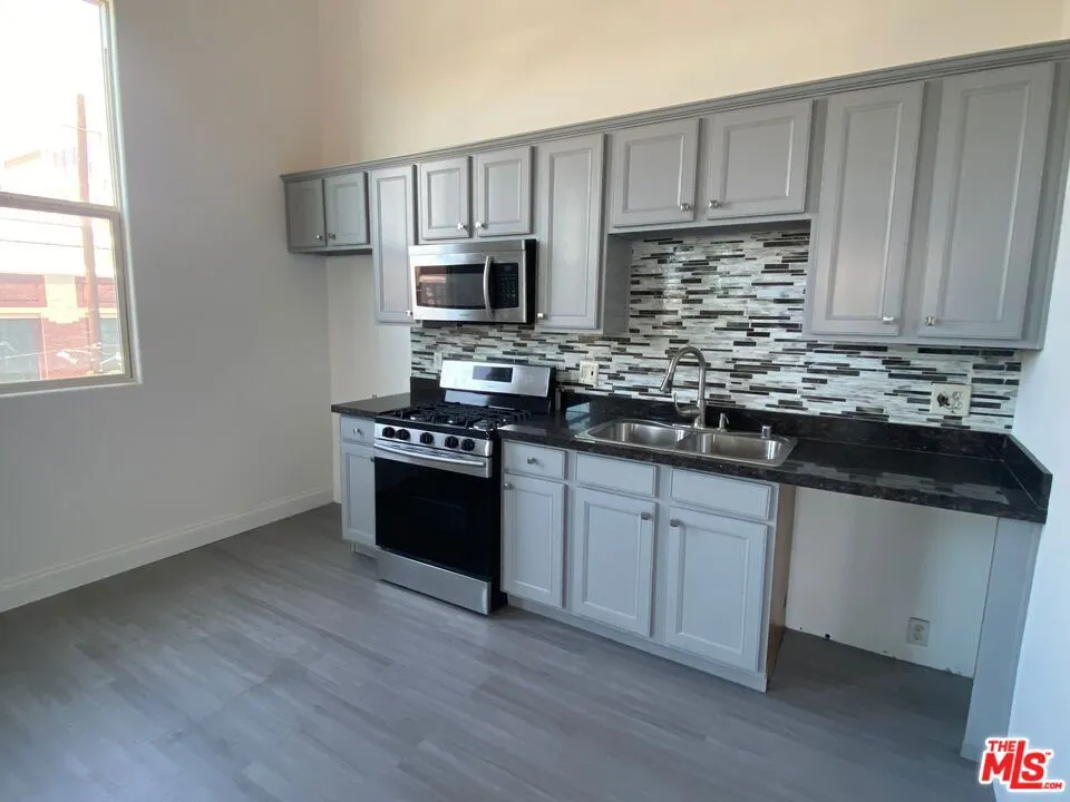 726 S Santa Fe Avenue #303 Los Angeles, CA 90021