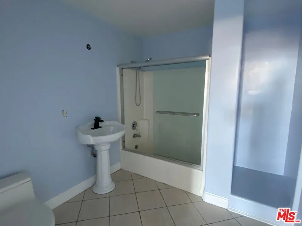 726 S Santa Fe Avenue #303 Los Angeles, CA 90021