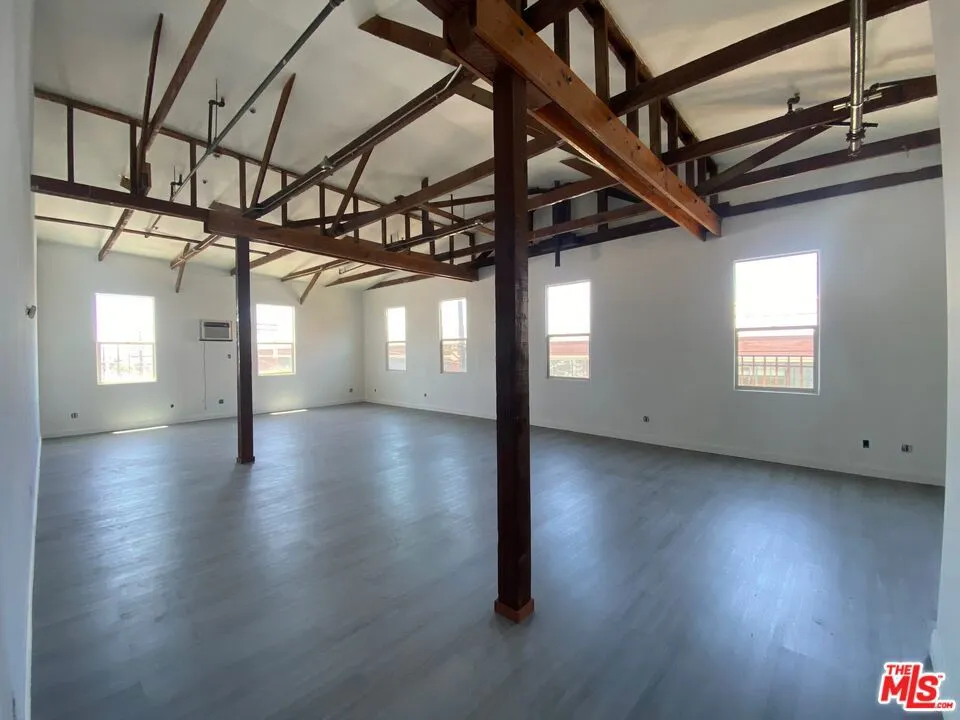 726 S Santa Fe Avenue #303 Los Angeles, CA 90021