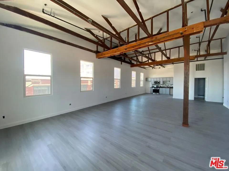 726 S Santa Fe Avenue #303 Los Angeles, CA 90021