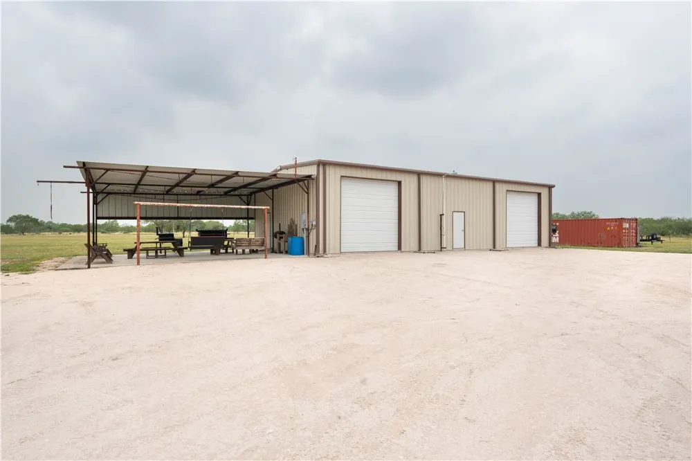 227 Hollow Tree Alice, TX 78332