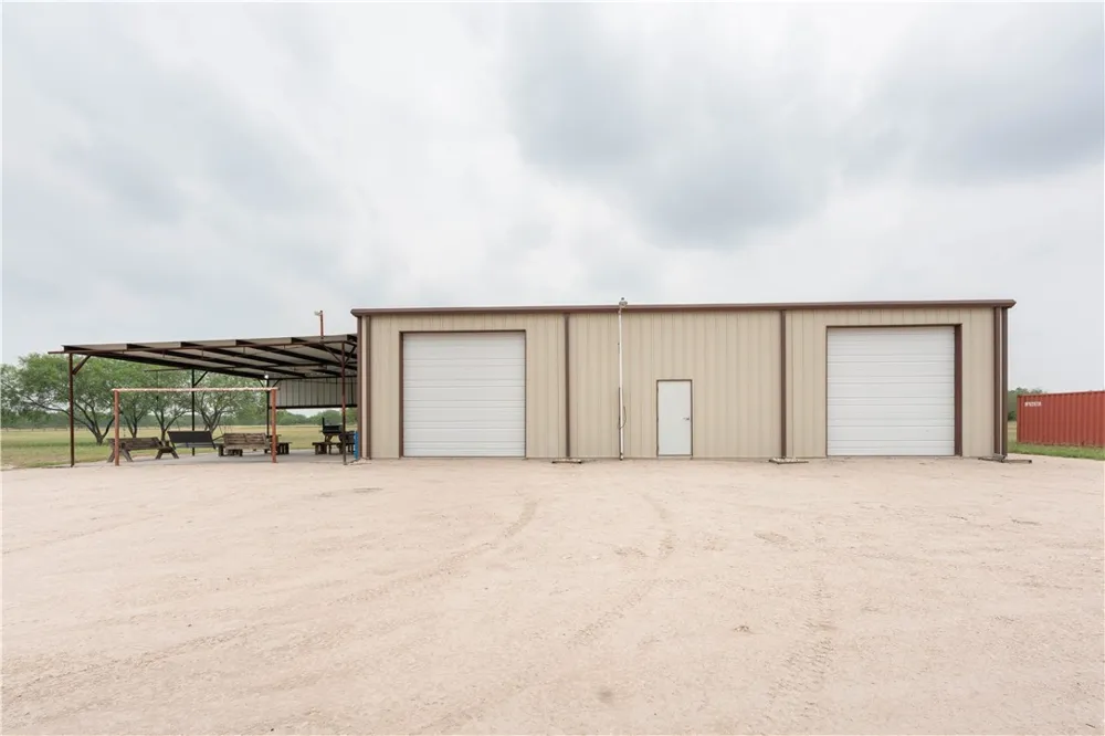 227 Hollow Tree Alice, TX 78332