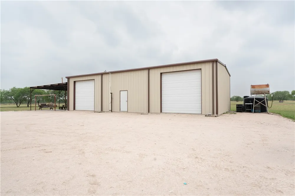 227 Hollow Tree Alice, TX 78332