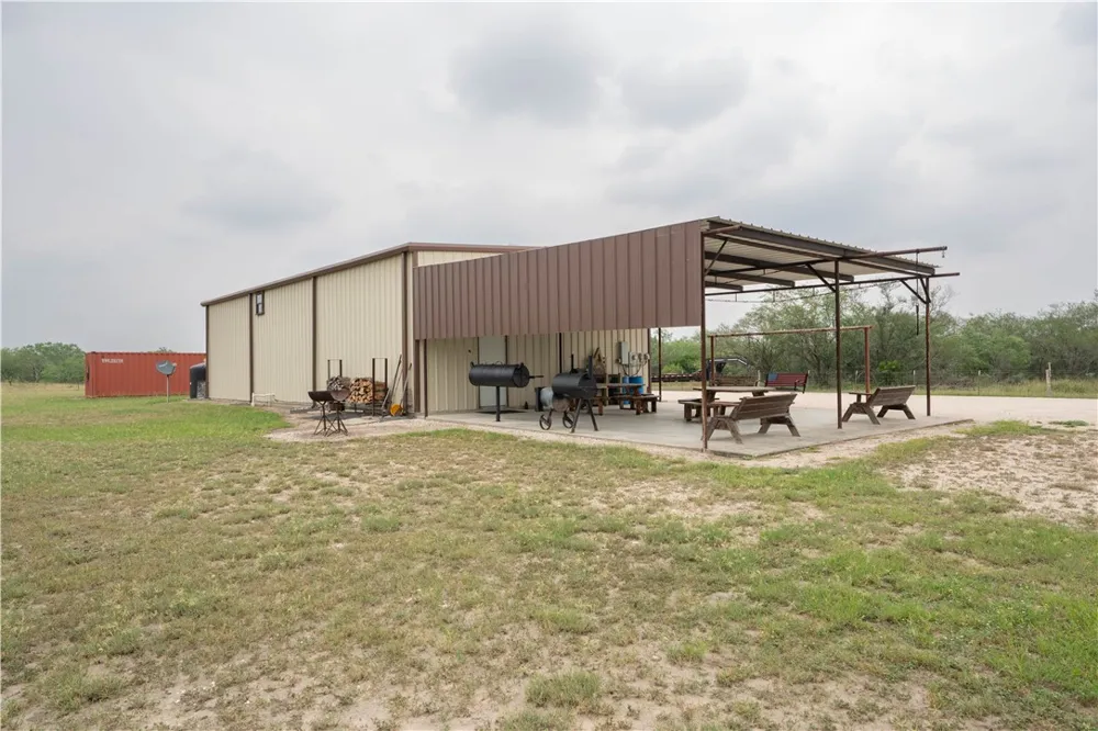227 Hollow Tree Alice, TX 78332