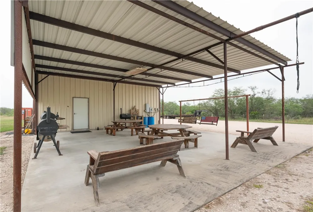 227 Hollow Tree Alice, TX 78332