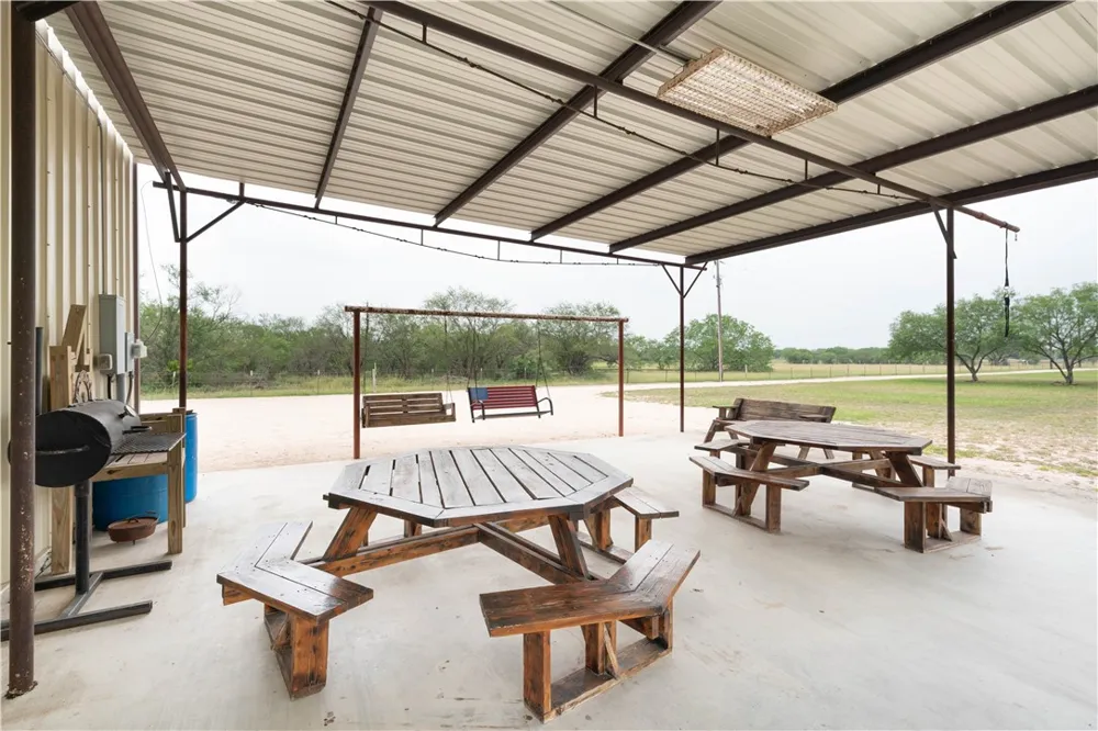227 Hollow Tree Alice, TX 78332