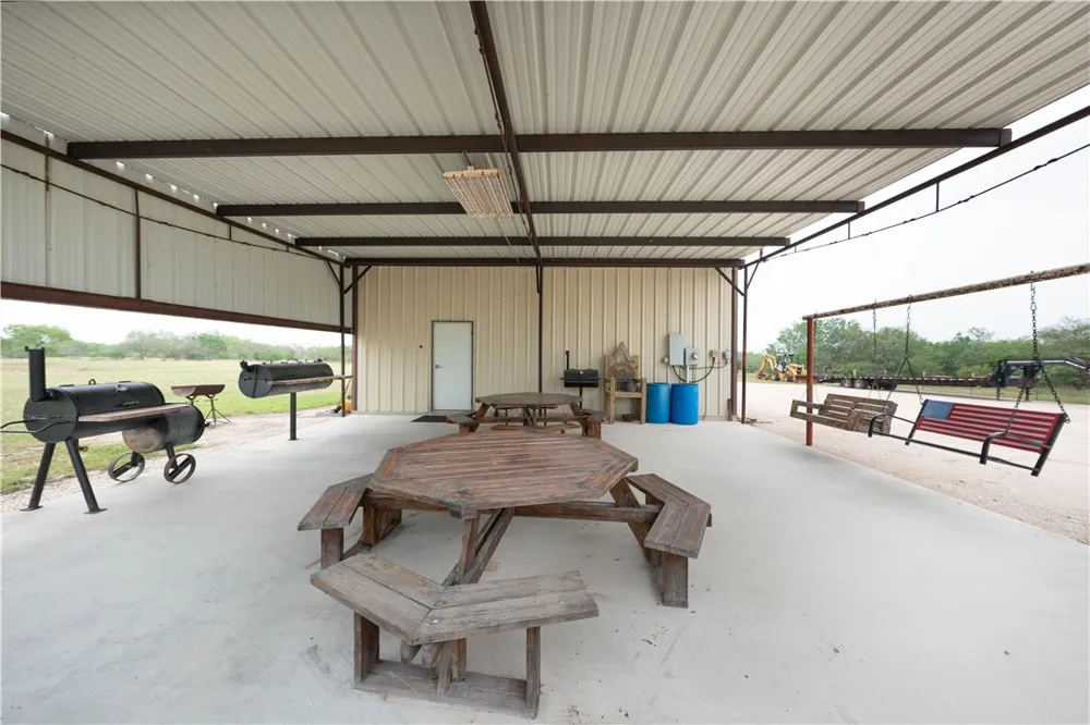 227 Hollow Tree Alice, TX 78332