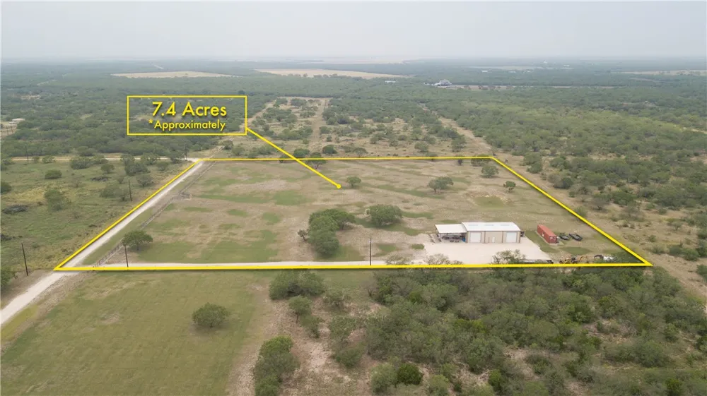 227 Hollow Tree Alice, TX 78332