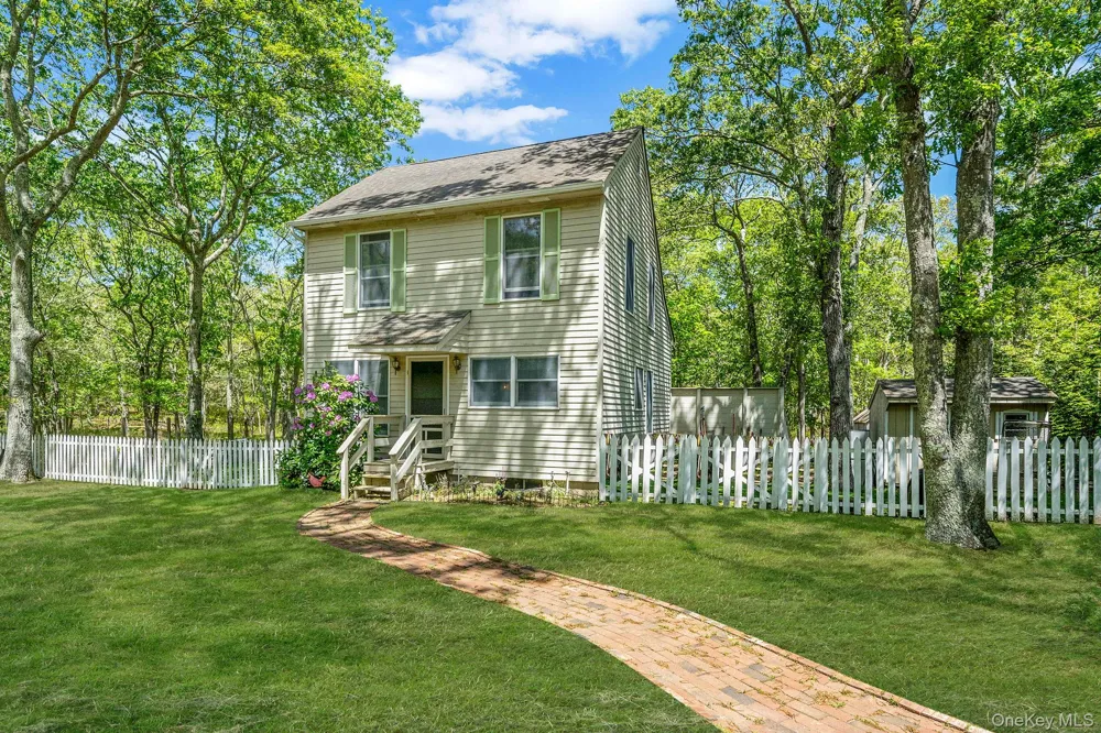 28 Huntting Road East Hampton, NY 11937