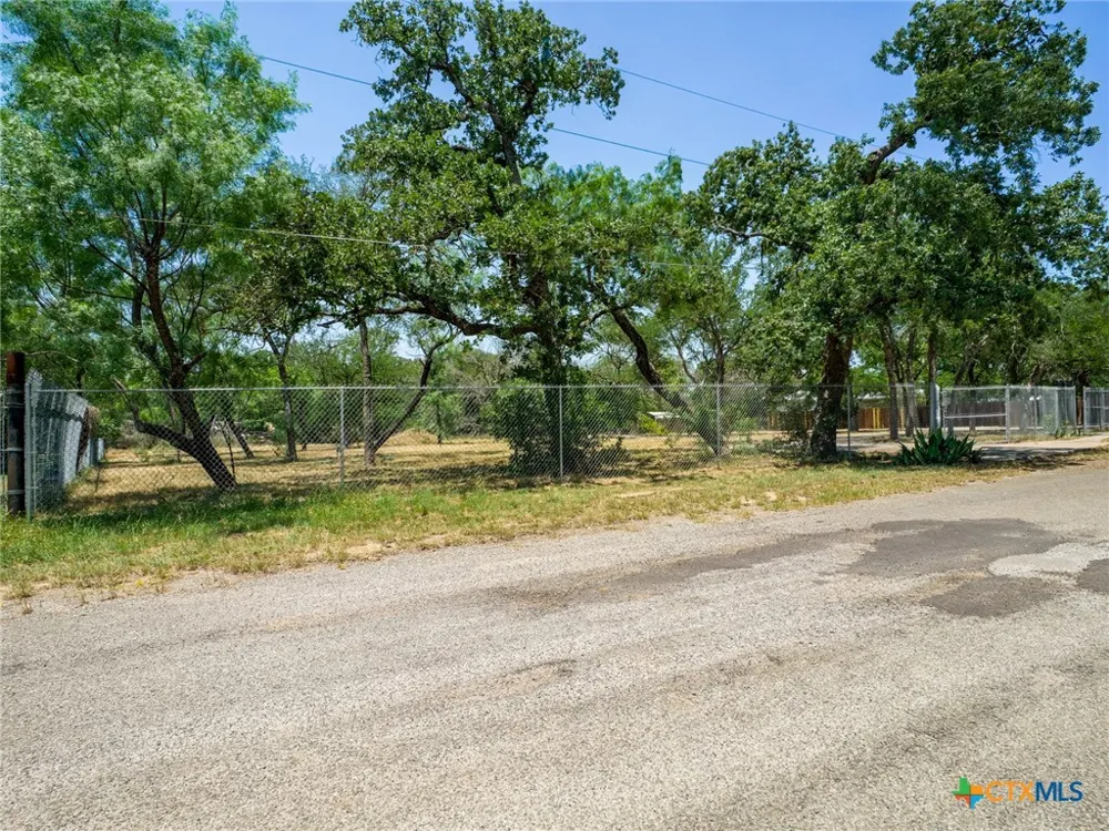 2805 Kingdom Drive Marble Falls, TX 78654