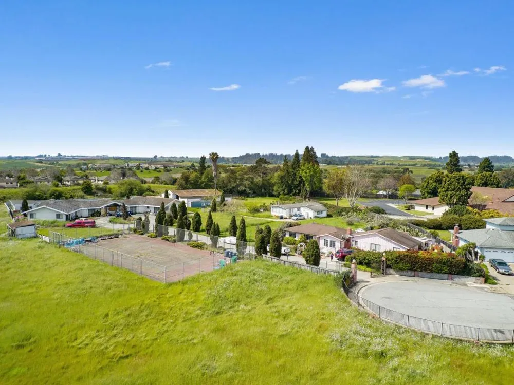 40 Eileen Street Watsonville, CA 95076