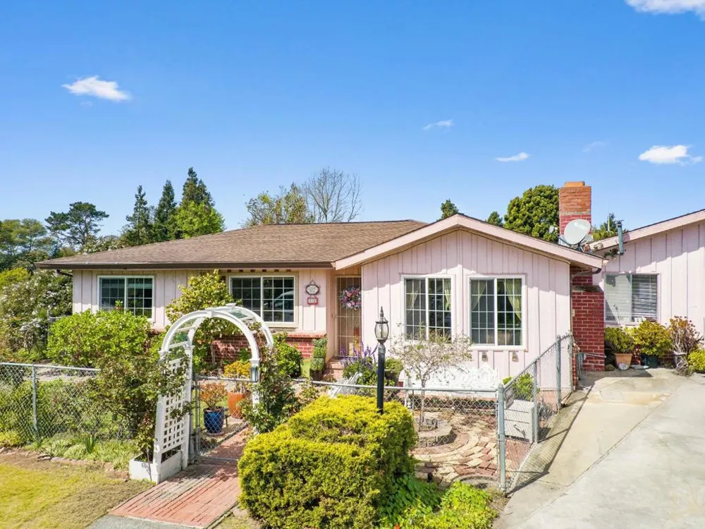 40 Eileen Street Watsonville, CA 95076