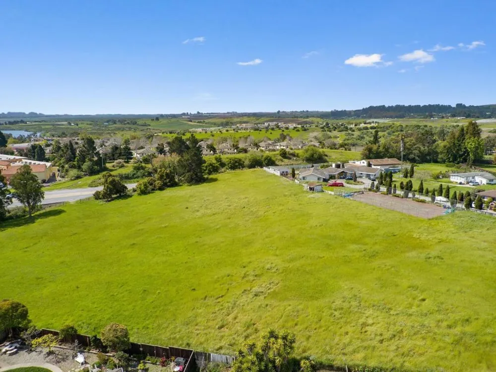 40 Eileen Street Watsonville, CA 95076