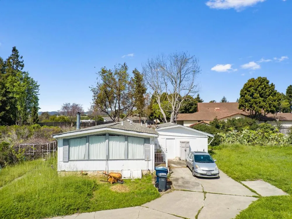 40 Eileen Street Watsonville, CA 95076