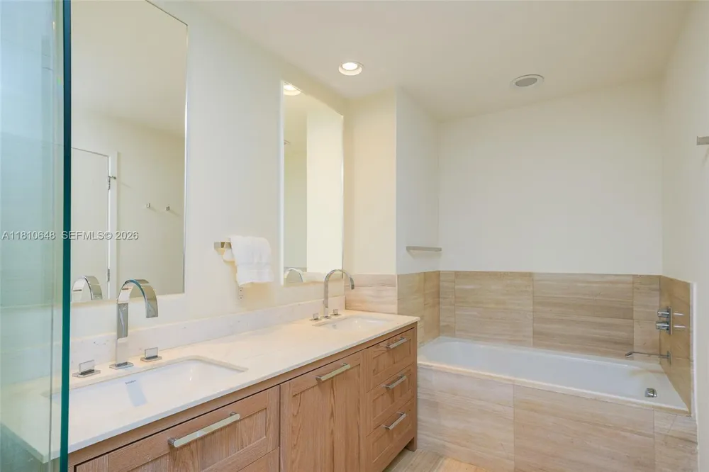 360 Ocean Dr #205S Key Biscayne, FL 33149