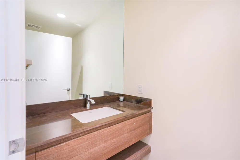360 Ocean Dr #205S Key Biscayne, FL 33149