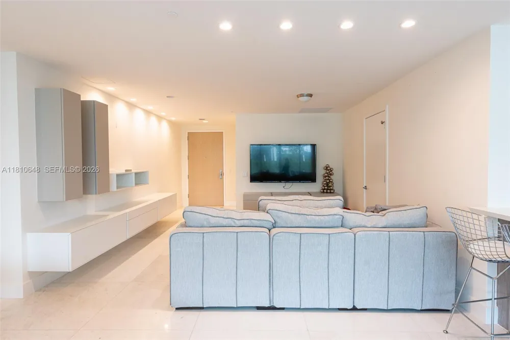 360 Ocean Dr #205S Key Biscayne, FL 33149