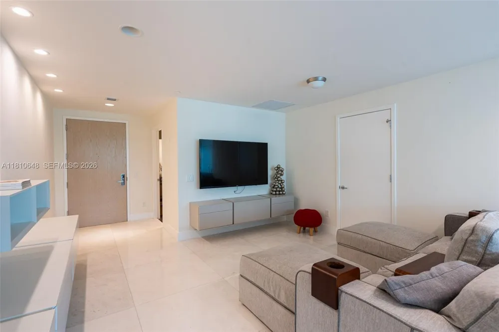 360 Ocean Dr #205S Key Biscayne, FL 33149