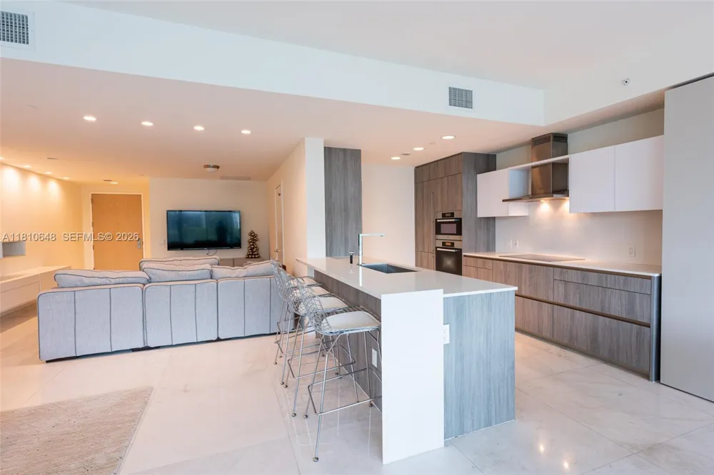 360 Ocean Dr #205S Key Biscayne, FL 33149
