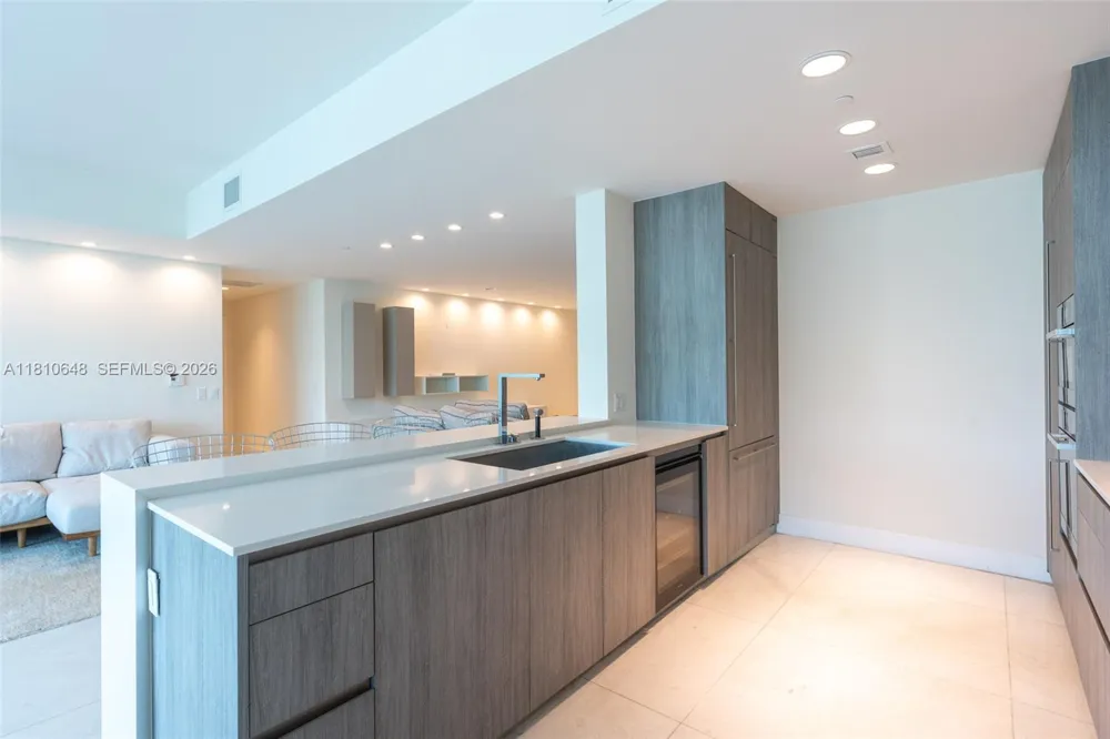 360 Ocean Dr #205S Key Biscayne, FL 33149