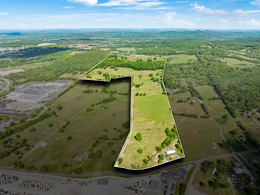2600 SE Tater Peeler Rd Lebanon, TN 37090