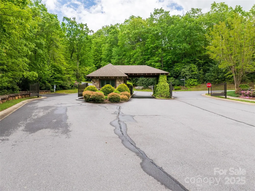 52 Settings Boulevard Black Mountain, NC 28711
