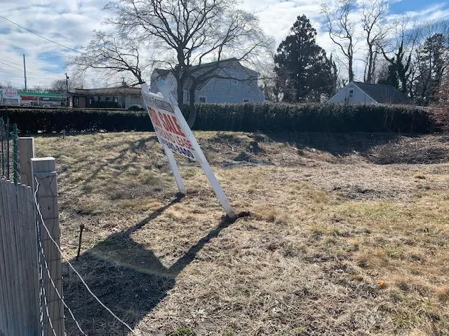 770 Broadway Amityville, NY 11701