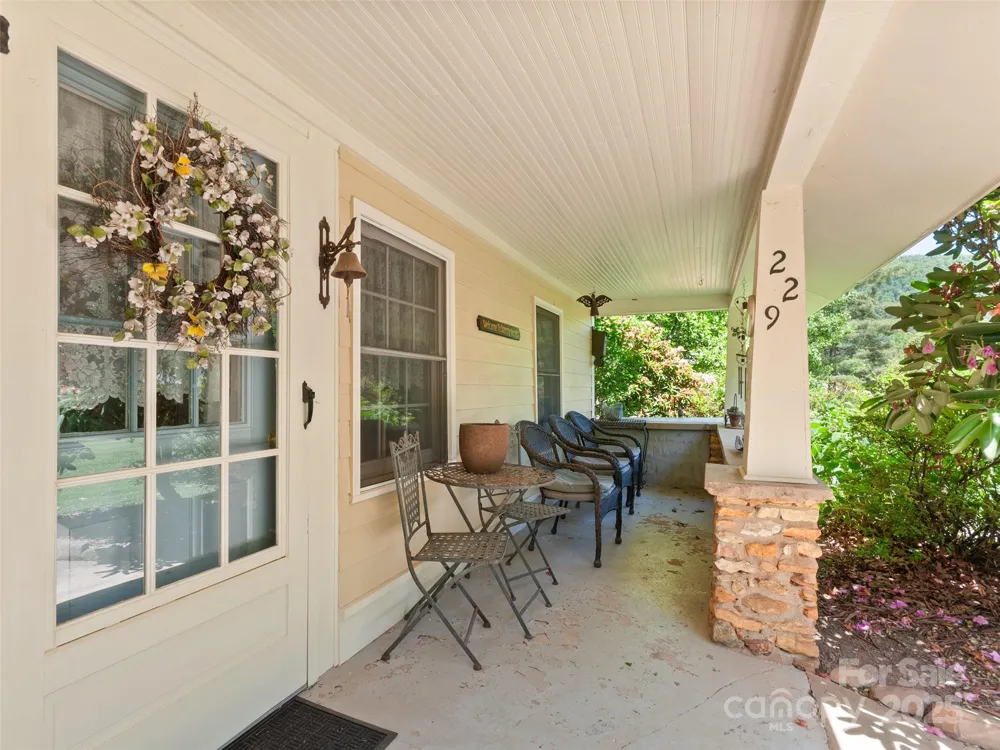 229 Crabtree Mountain Road Canton, NC 28716