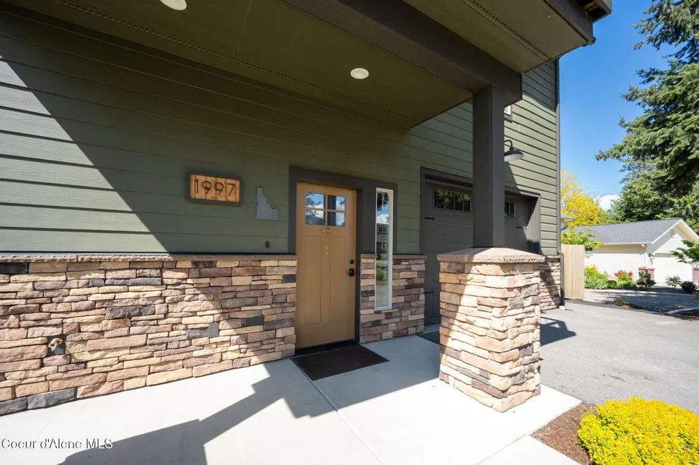 1997 E AVONDALE LANE Hayden, ID 83835