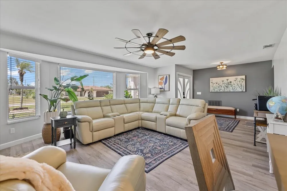 206 SE 45TH TERRACE Cape Coral, FL 33904