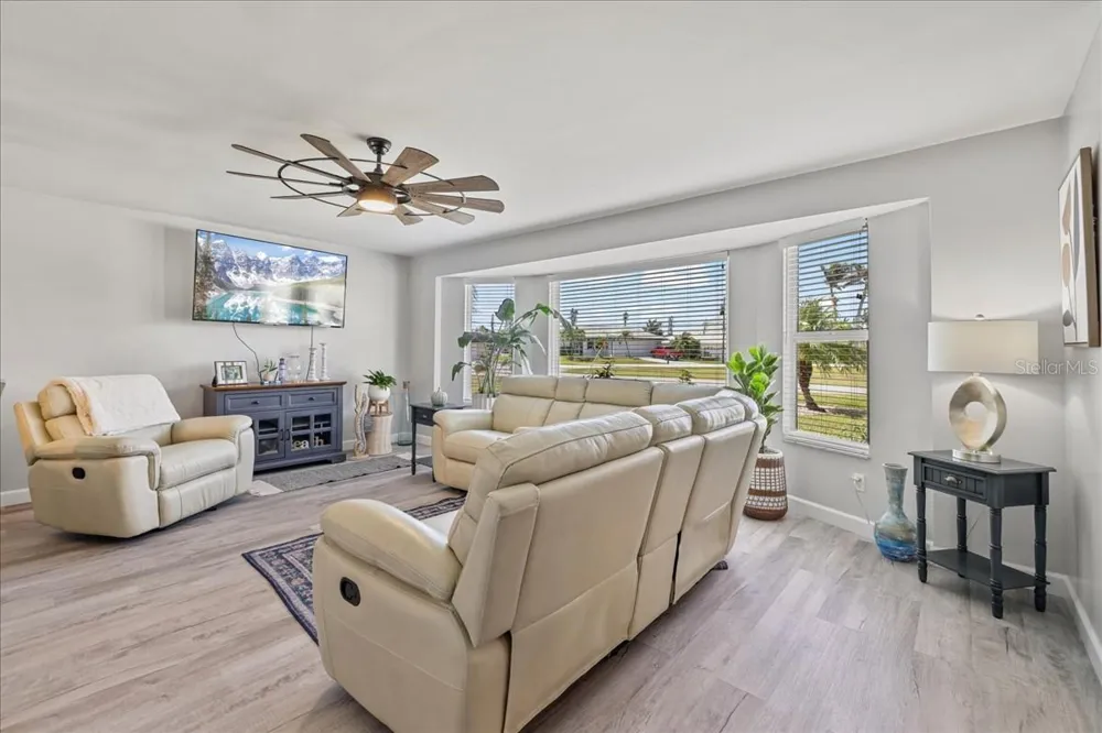 206 SE 45TH TERRACE Cape Coral, FL 33904
