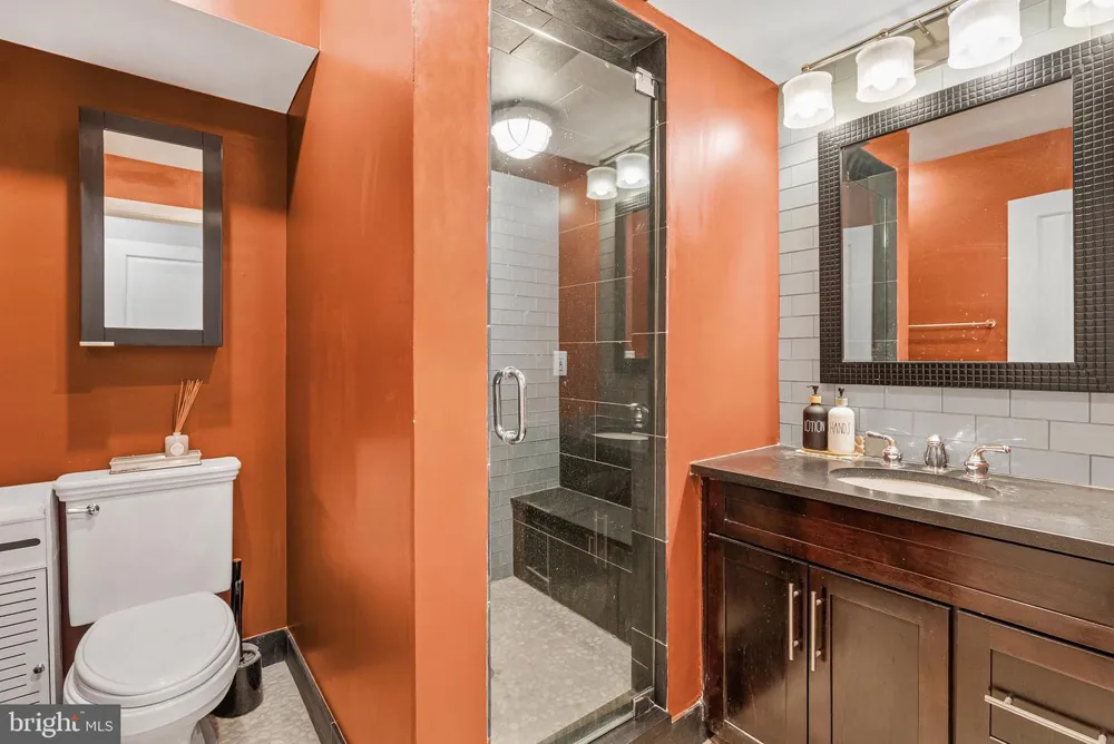 1522 RACE STREET #1 Philadelphia, PA 19102