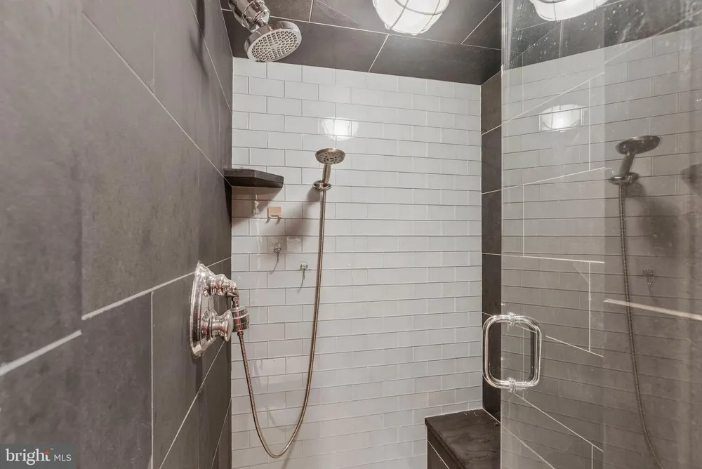 1522 RACE STREET #1 Philadelphia, PA 19102