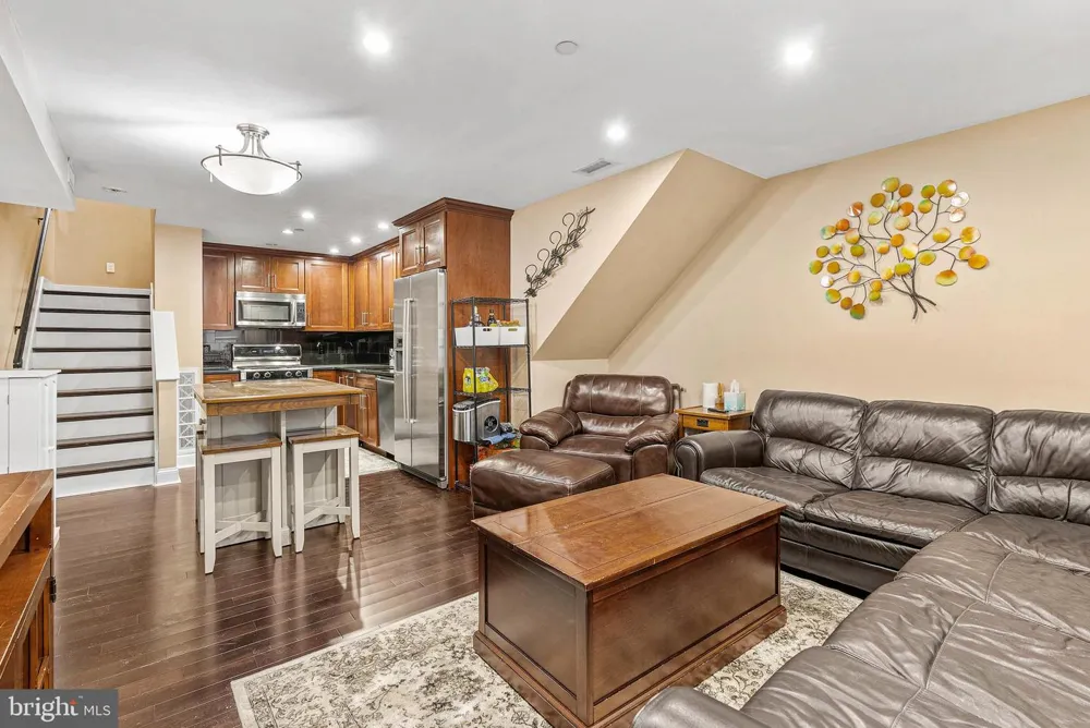 1522 RACE STREET #1 Philadelphia, PA 19102