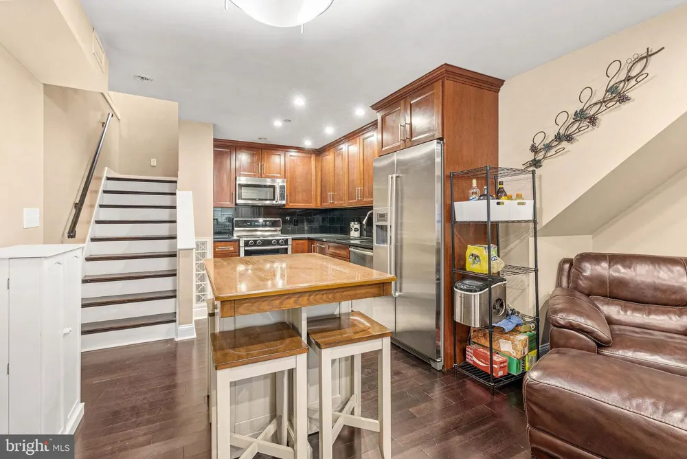 1522 RACE STREET #1 Philadelphia, PA 19102