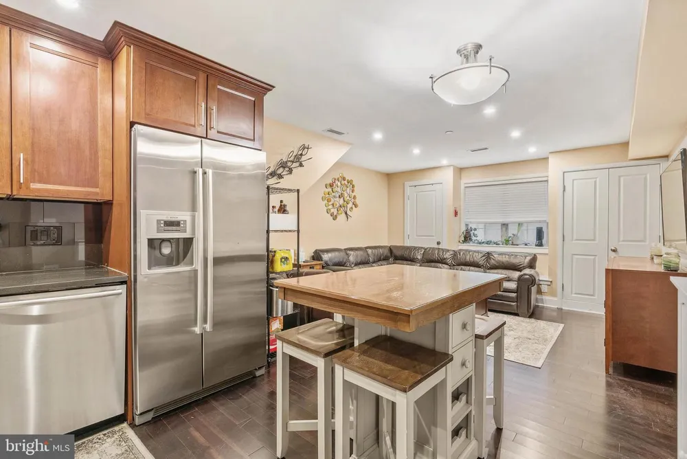 1522 RACE STREET #1 Philadelphia, PA 19102
