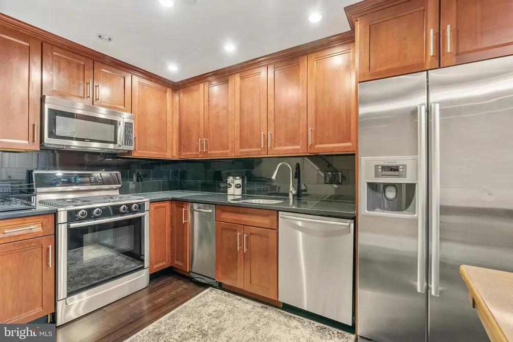 1522 RACE STREET #1 Philadelphia, PA 19102