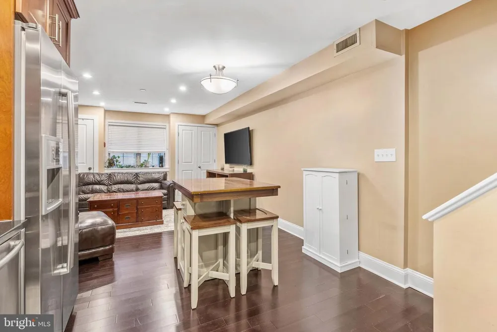 1522 RACE STREET #1 Philadelphia, PA 19102