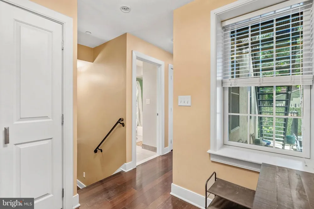 1522 RACE STREET #1 Philadelphia, PA 19102