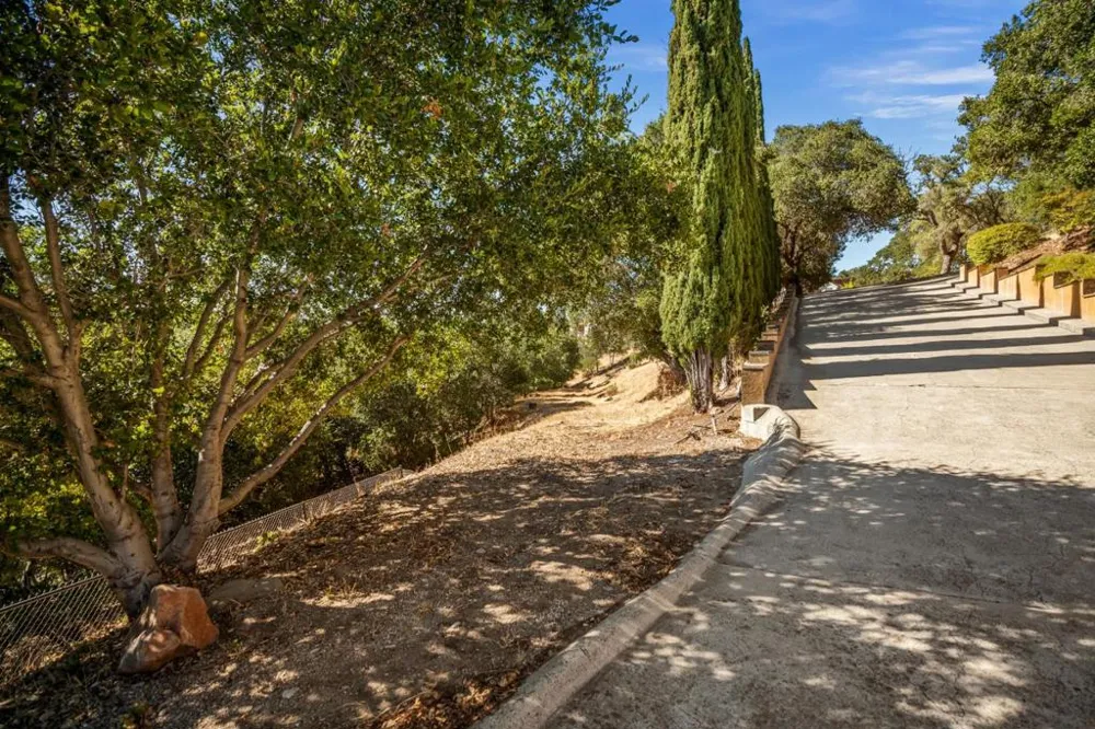 16497 S Kennedy Road Los Gatos, CA 95030